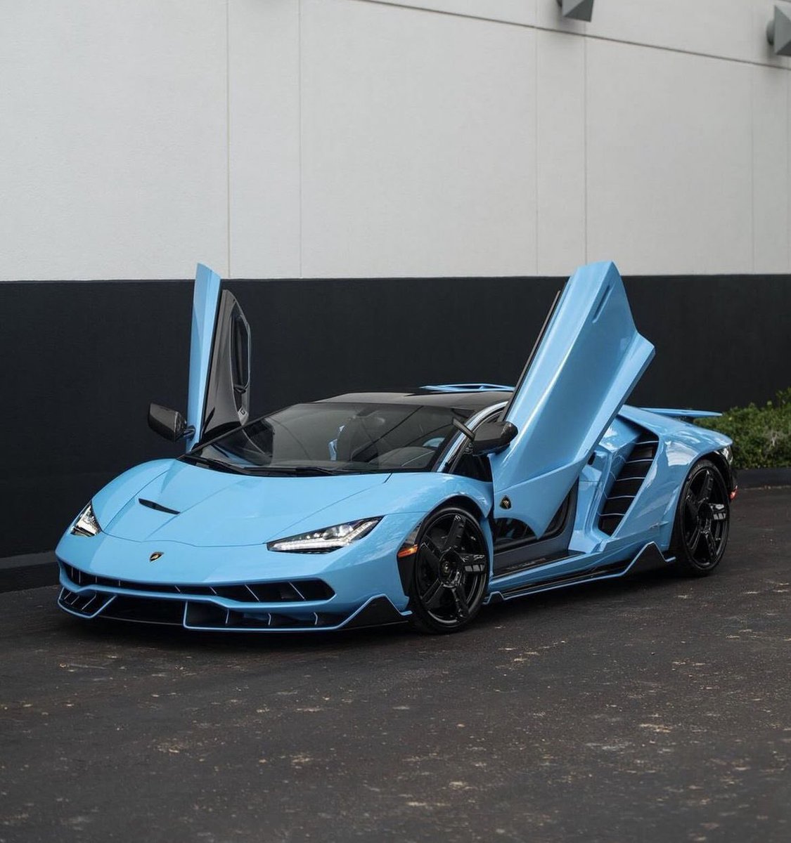 LuxuryCars365's tweet photo. Lamborghini Centenario 💎 https://t.co/ET8Aph1Q1F