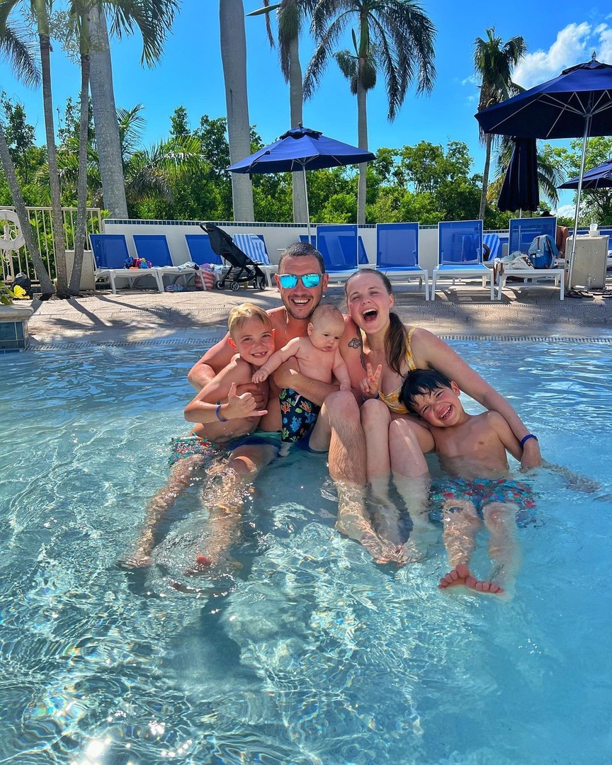 Creating timeless memories with the ones who matter most. 

This winter, treat your family to a taste of paradise 🌴🌊 

📸 kristolina
