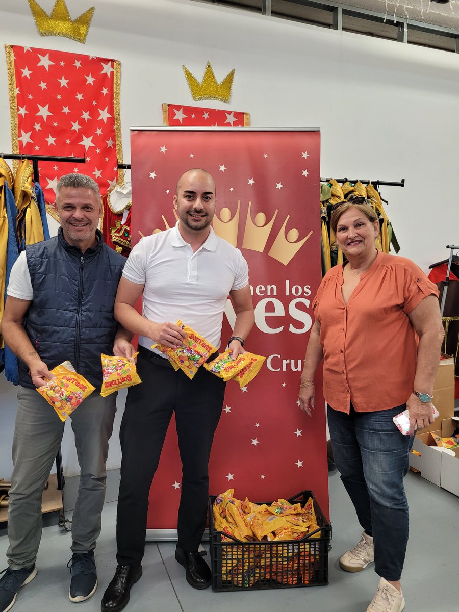 🚨En la tarde de hoy Élite taxi Puerto de la Cruz ha hecho una donación de caramelos a la asociación Ya vienen los reyes para que ningún niño de nuestro municipio se quede sin caramelos en la cabalgata de reyes.

POR Y PARA EL TAXI 🚕