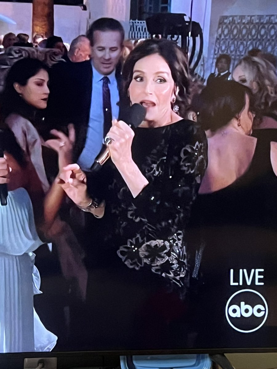 po_lette_'s tweet photo. Having Kathy as the host for the wedding is such a comical decision by #TheGoldenBachelor 😂 https://t.co/QtQnq8kdCE