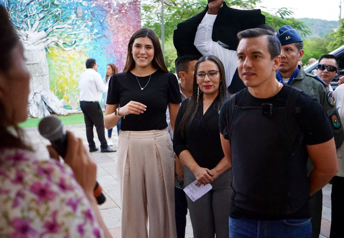 DHumanoEc's tweet photo. 📍 #Manabí | Con presencia del presidente @DanielNoboaOk y la ministra @zaida_rovira se desarrolló el evento Alianza para aprender y emprender en #ElNuevoEcuador, en el marco del pacto social y productivo para promover el crecimiento económico y productivo de grupos vulnerables. https://t.co/xuovBbKub4