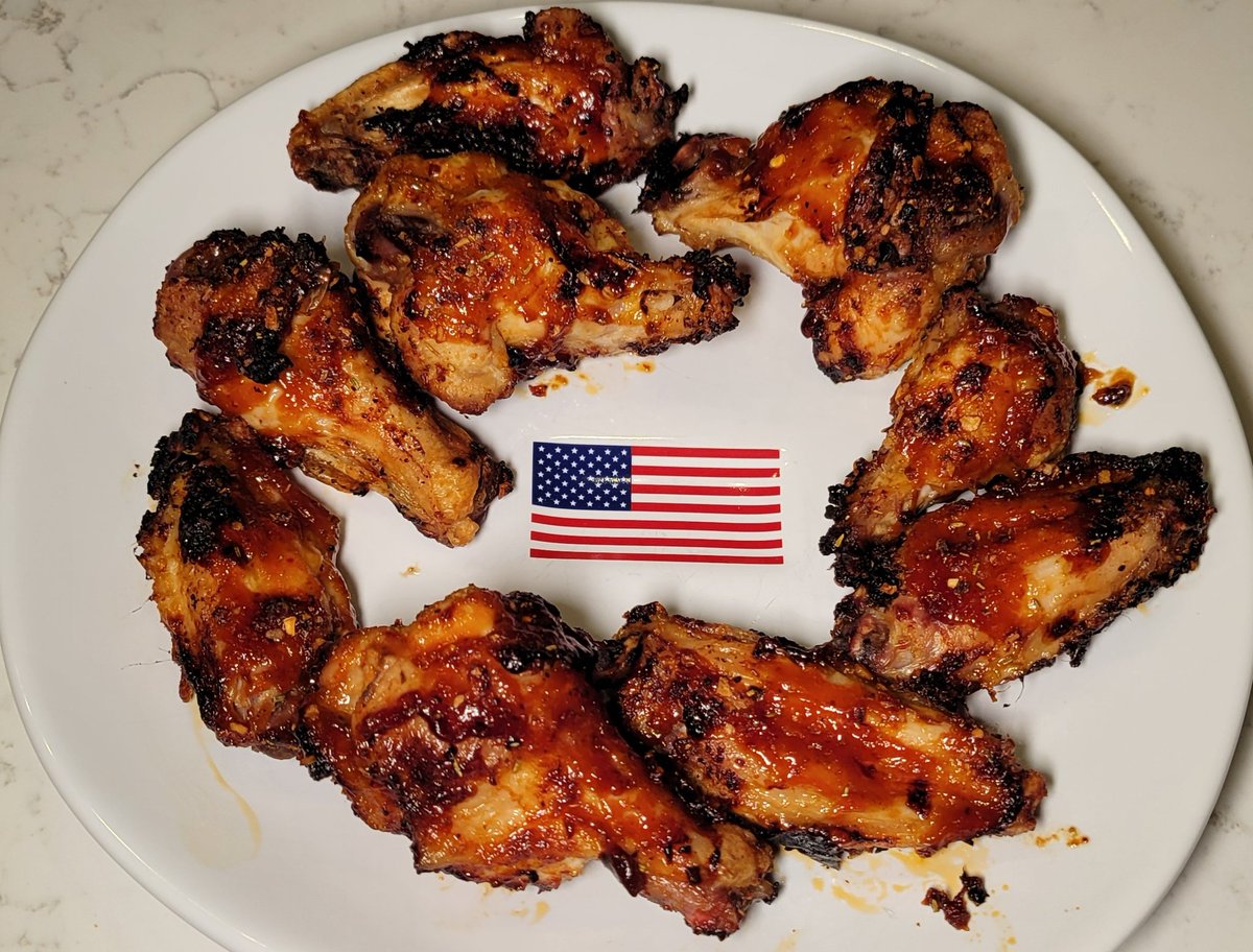 Noles31BB's tweet photo. #NotDry January here! Beautiful lightly aged @caymuscab SS served with my special air fryer wings. Fun low key night. The weekend is sooo close Thoughts on the pairing @AmauryCarrasco ??? https://t.co/5ZmXpob8zX