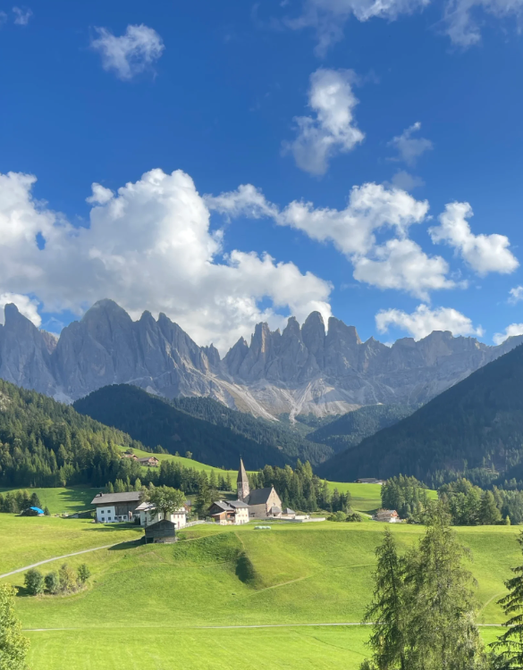 xianilvxing's tweet photo. Funes山谷，一定要走Santa Maddalena教堂这条线，都是缓坡很好走，一路风景绝美，比图片和live都要美的多的多！比孤独教堂那边更值得！#风景 https://t.co/YcTo0hfQv0