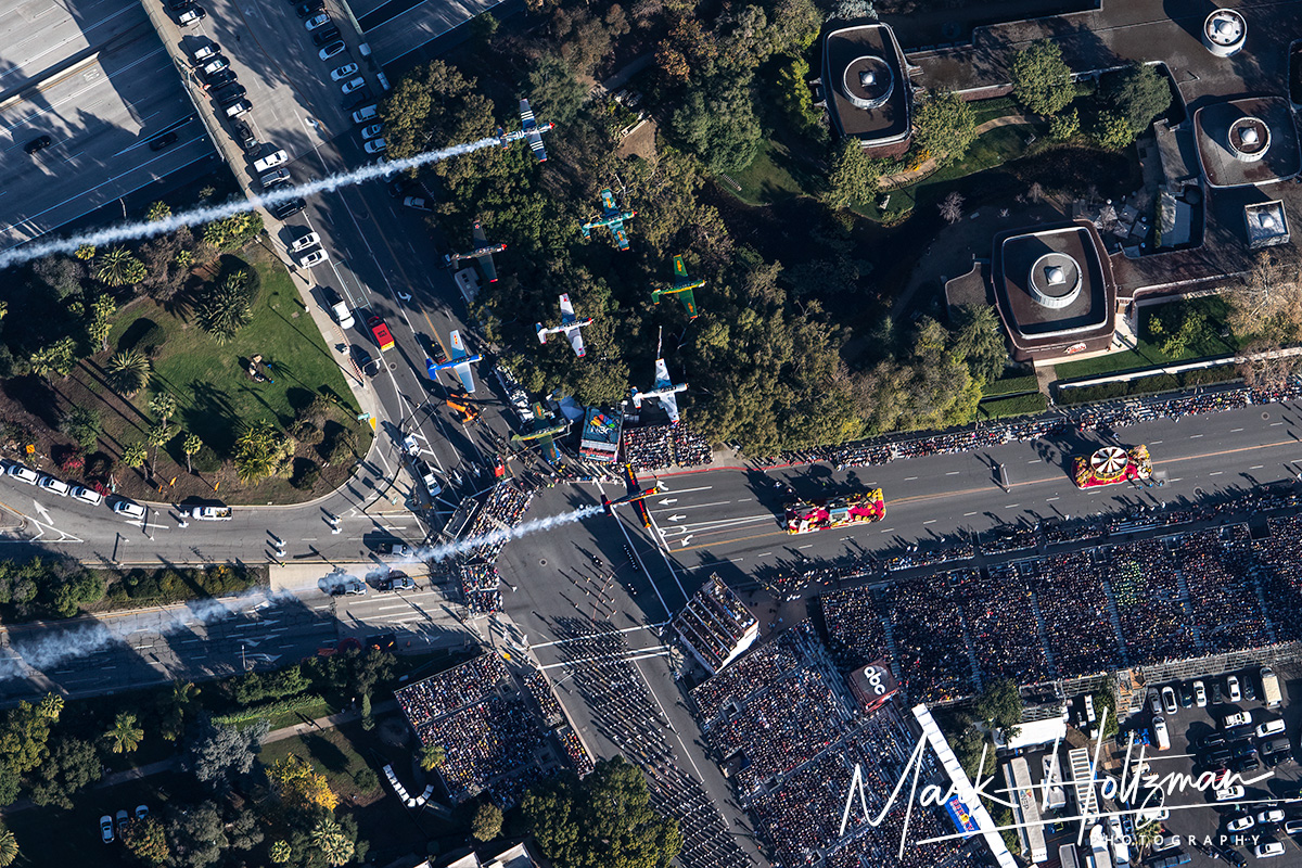 The Tiger Squadron lit up the skies for the Rose Parade. #TigerSquadron #RoseParade #CodingForVeterans @RoseParade @VisitPasadena @VisitCA @TigerSquadronLA @codingforvets #aerialphotography #fromanairplane #pilotview @SonyAlpha #sonya7riv #gmaster #flyover