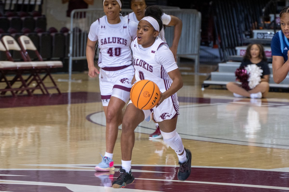 SIU_WBasketball's tweet photo. .@QueLove2020 's steal in the 4th ties @cmacklin10 for 9th all time for career steals https://t.co/ZHvwUvxLPN