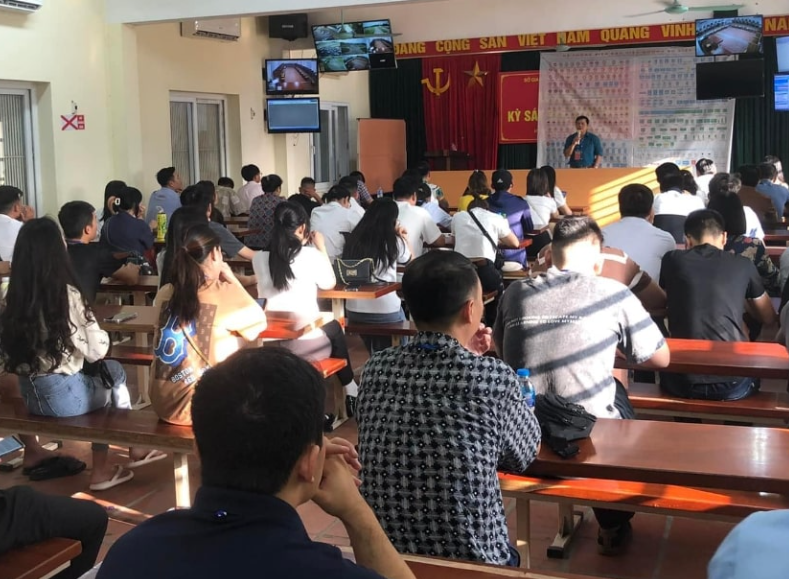 ThitKNhp4's tweet photo. Học bằng lái xe ô tô không thể học dồn trong vòng 1 tháng được , tháng đầu tiên bạn học lý thuyết và cabin và làm quen xe , sau đó khi nào bạn nhận được thẻ học thực hành thì chạy DAT, học thực hành bạn có thể chọn học dồn https://t.co/IuDuNf1Dnx