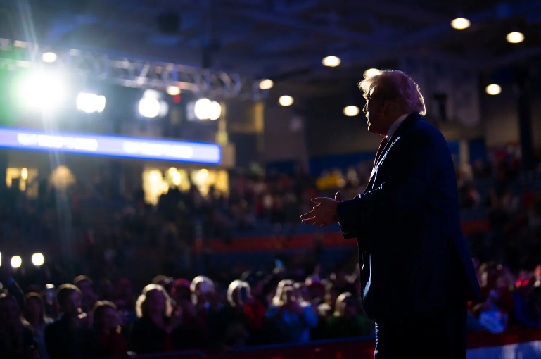 rtvgolf's tweet photo. How Trump Has Used Fear and Favor to Win Republican Endorsements https://t.co/73XSmaLfHf