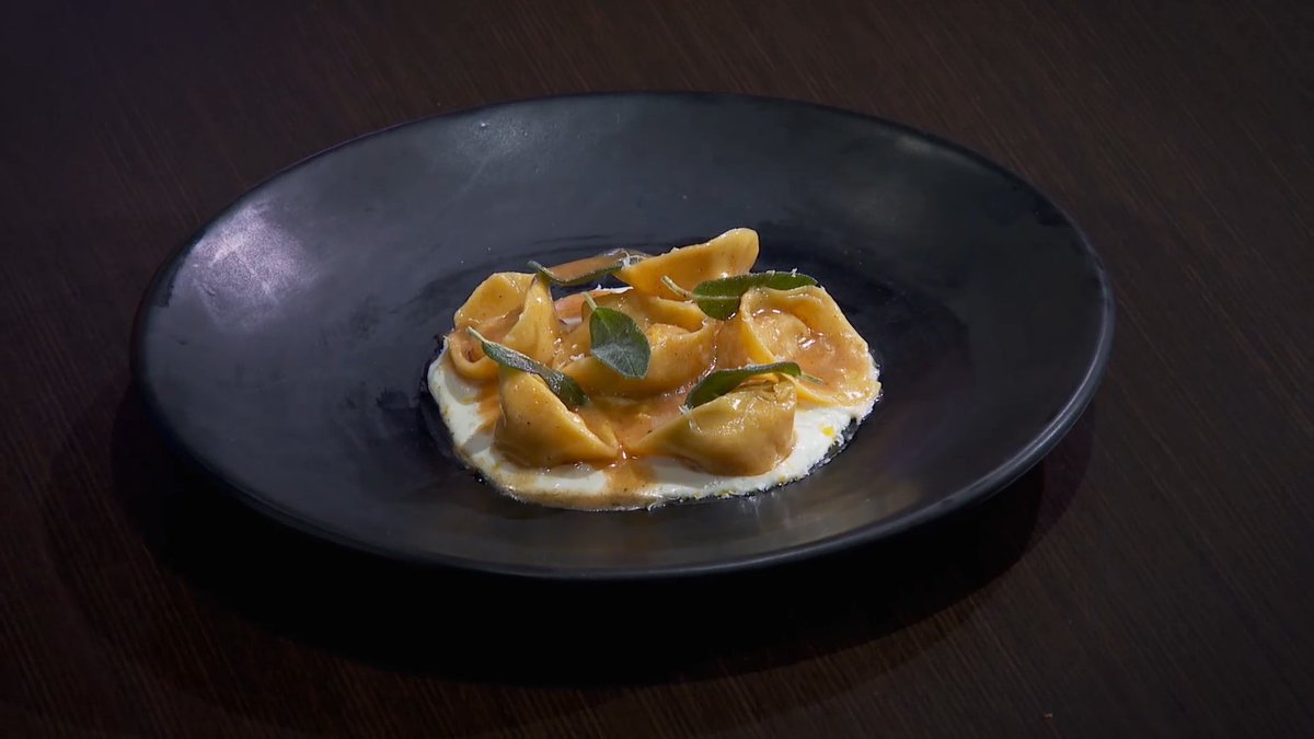 HellsKitchenFOX's tweet photo. These four dishes brought the next chefs into the black jacket lounge... 🧑‍🍳 Which one was your stand-out for the night? #HellsKitchen https://t.co/tpmIQ8B6lh