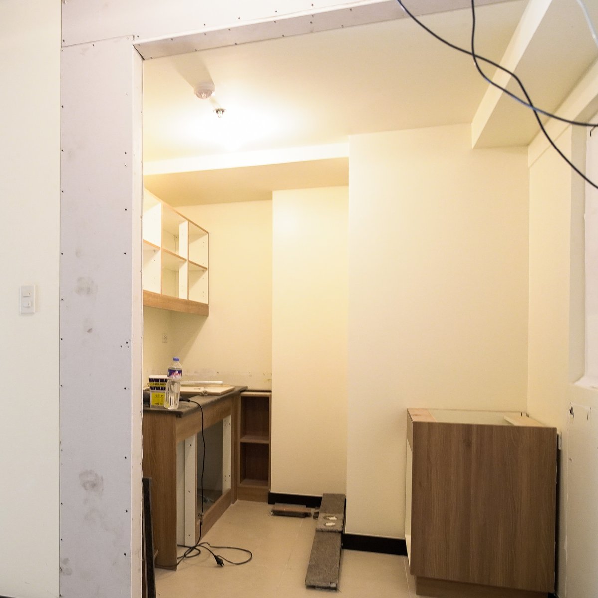 flipspacestudio's tweet image. Defining kitchen space and having a larger living area wall surface at the same time by extending the dry wall. #flipspace #architectureph #constructionph #renovation #dmci #mandaluyongcity