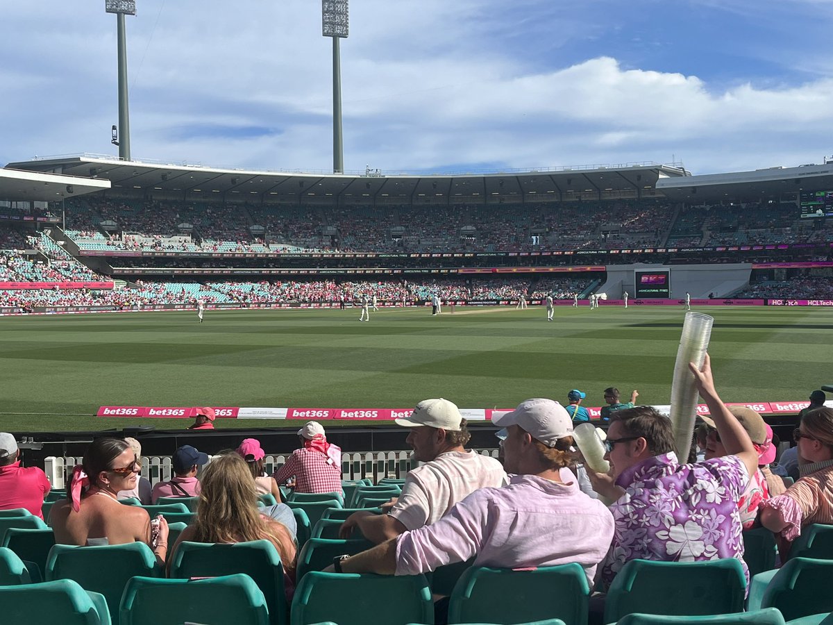 A day in the ☀️ at the SCG! Not many better ways to spend a Friday 🤩 @AaronJCoutts