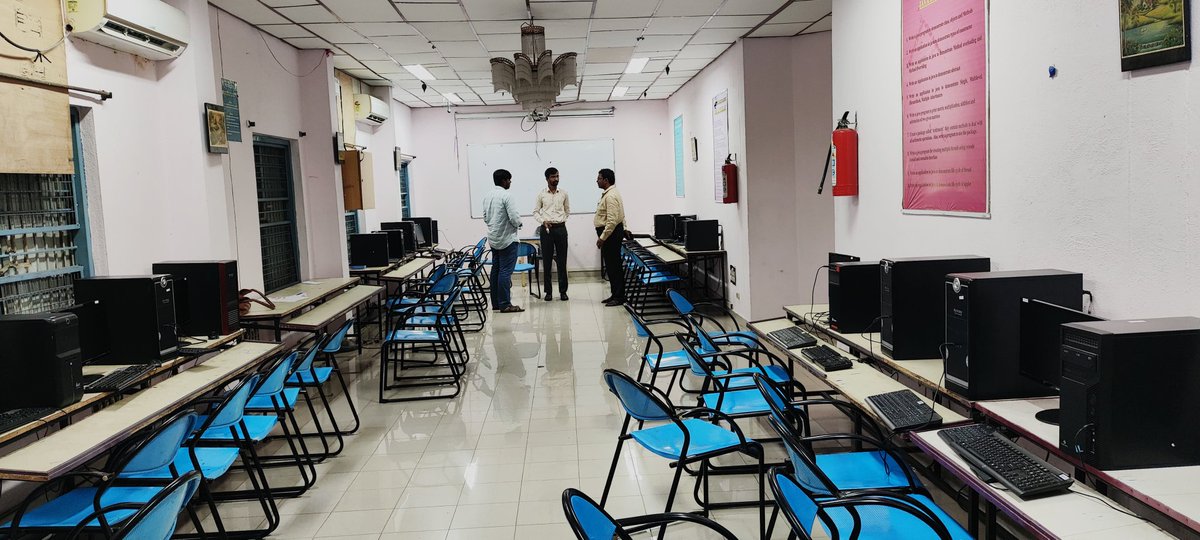 AP_Skill's tweet photo. Dr #VinodKumarV IAS MD&amp;CEO @AP_Skill has Visited #SkillHub in SRR&amp;CVR Government Degree College #Vijayawada #NTRDistrict https://t.co/zbhBIMZm0h