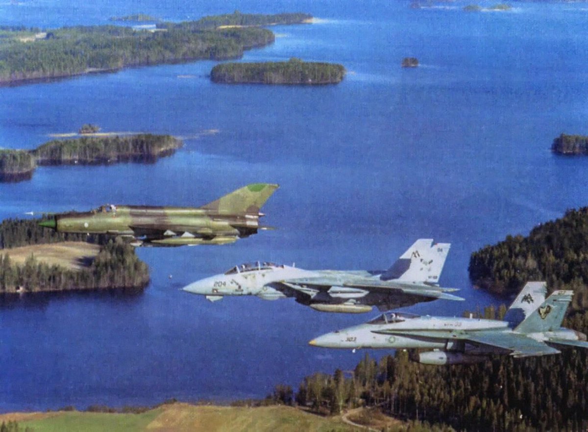 ⚡️🇫🇮Finnish MiG-21 with American F-14 Tomcat and F/A-18 Hornet of the 🇺🇸US Navy. 1994