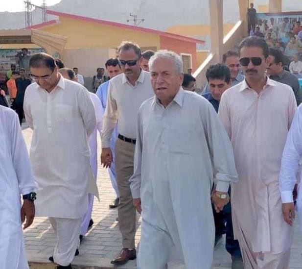 افسوس ناک خبر

سابق صوبائی وزیر و بابائے گوادر *میر عبدالغفور کلمتی* اب ہم میں نہیں رہے۔

میر عبدالغفور کلمتی کراچی میں انتقال کر گئے 

نمازِ جنازہ کا اعلان بعد میں کردیا جائے گا۔

 دی گوادر پوسٹ