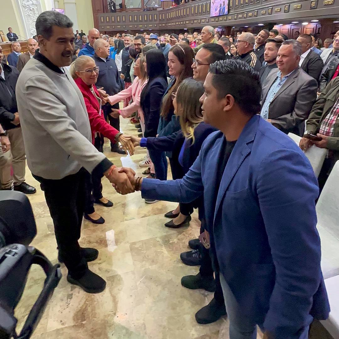 Manueljuventud2's tweet photo. #4Ene Cuente usted presidente @NicolasMaduro con nuestra labor como diputados de la soberana @Asamblea_Ven para llevar adelante la misión encomendada para el año 2024. ¡El mandato del Poder Popular se cumplirá al pie de la letra! #PuebloEstableYEnPaz https://t.co/LwhZTjBGh7