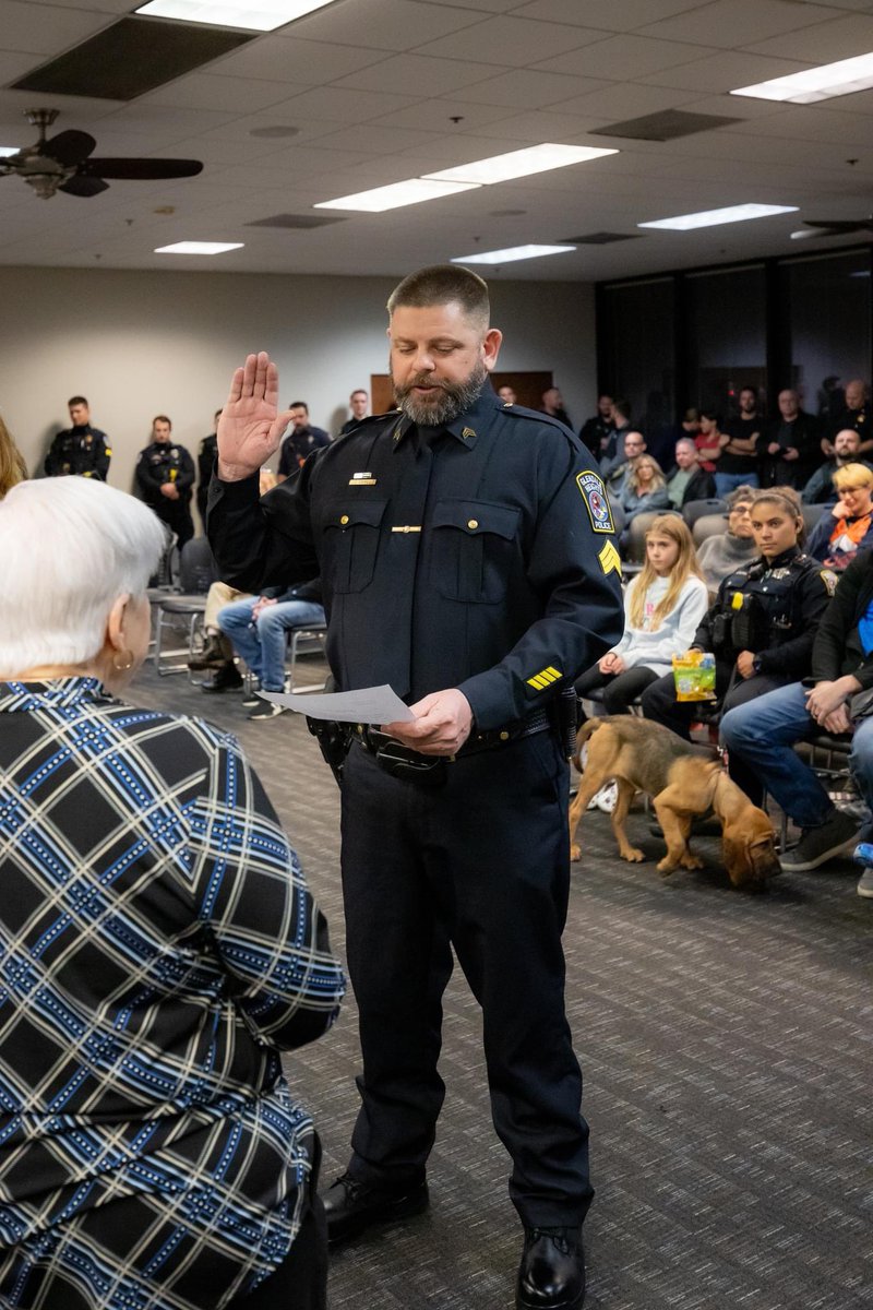 GHPoliceDept's tweet photo. On Thursday, January 4th at the Glendale Heights Village Board Meeting, Officer James Cahill was sworn in as our newest Sergeant. Congratulations Sgt. Cahill on your new role within the #GHPD and thank you for your continued dedication to the Glendale Heights community. https://t.co/2LeTKyElN6