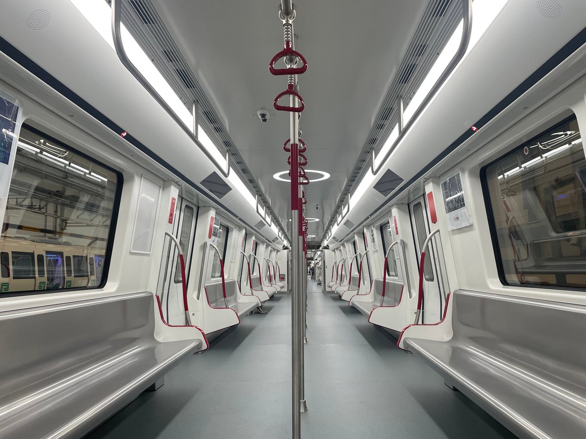 JRUrbaneNetwork's tweet photo. Guangzhou Metro Line 11 trains being delivered. Line 11 is Guangzhou's 40km long loop line with a projected ridership of over 1 million passengers a day, as such the line will use high capacity 8 car Type A trains. Pic posted by 通行线Toursline. https://t.co/walASztVhf