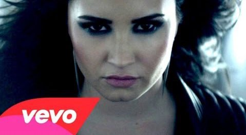 poptime's tweet photo. Se você não é da época em que a logo da VEVO era ASSIM, você não presenciou o suprassumo do pop. https://t.co/m8GI4muYX2