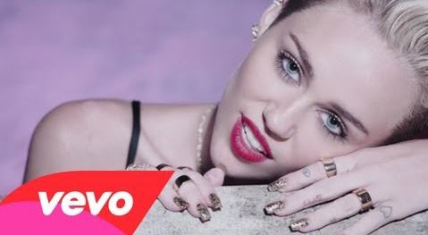 poptime's tweet photo. Se você não é da época em que a logo da VEVO era ASSIM, você não presenciou o suprassumo do pop. https://t.co/m8GI4muYX2