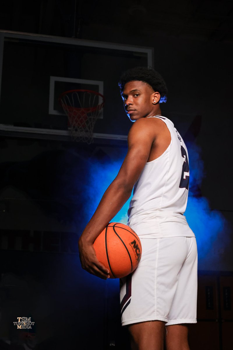 tuffshotmedia's tweet image. First time trying this type of shoot. Was a lot of fun and a lot work. It’s only going to get better from here though.
@DwyerBasketball 
@VanessaVarela79 
#dblock #seniors 
#pbchoops #basketball #hoopculture
#hoopersofinstagram #statechampions
#marchmadness #underarmour