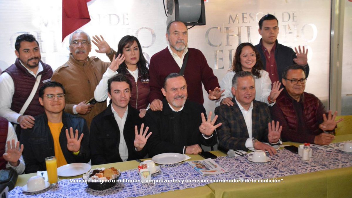 Arrancamos tiempos históricos para la consolidación de la
#4T en nuestro estado.
Por cierto, feliz día del periodista, gracias por acudir al llamado compañeras y compañeros de medios. Mensaje dirigido a militantes, simpatizantes y comisión de la coalición. 
#SantiagoDeQuerétaro.