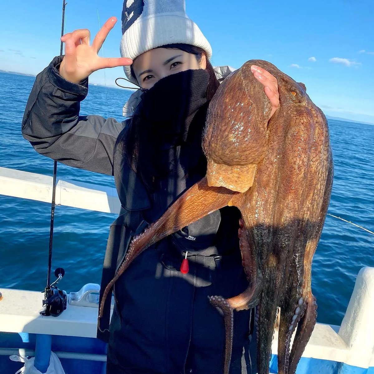 KushFcke's tweet photo. 今年の釣り部活動は太刀魚からスタートしました‼️✨
早朝から絶好調で10匹ゲット👍🎣
冬の太刀魚は脂が乗っていて最高に美味しいみたい🥺💕

#太刀魚 #走水 #走水沖 #太刀魚釣り
#釣り #釣り部 #フィッシングクラブ #釣り女子 #釣りガール #釣り好きな人と繋がりたい #時差投稿🐟 https://t.co/j3QFHhCoFY