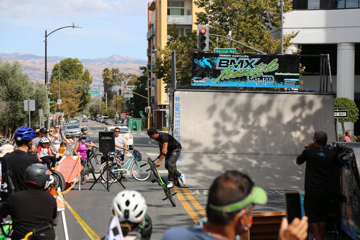 Finding the perfect balance is not just a trick on the bike – it's a mindset for the new year. 

Embrace the challenges with focus, push your limits, and conquer the ride of 2024! #vivacallesj #BuildingCommunityThroughFUN #sanjosé