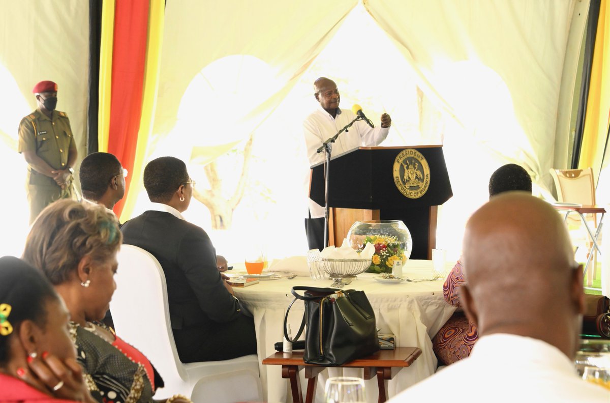 Museveni rallies Commonwealth Speakers on politics of interest President @KagutaMuseveni has urged Speakers of Commonwealth countries to emphasize politics of interest for prosperity. DETAILS | #VisionUpdates 👇👇