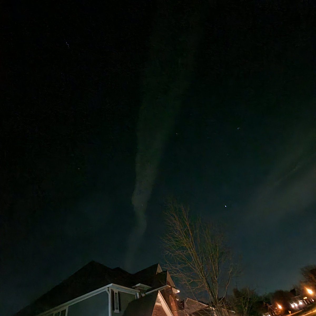 kjtomlin's tweet photo. @SeanAshWX help me please?  What is the streak in the sky tonight spanning almost fully from east to west horizon. https://t.co/aGBKxnyvY7