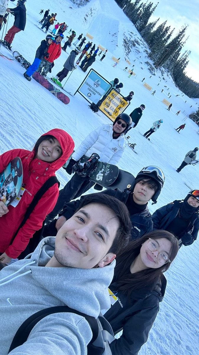 MBGRFJ's tweet photo. Happy fam vacay🥰 #ALDENRichards https://t.co/uoaC9JdFMA