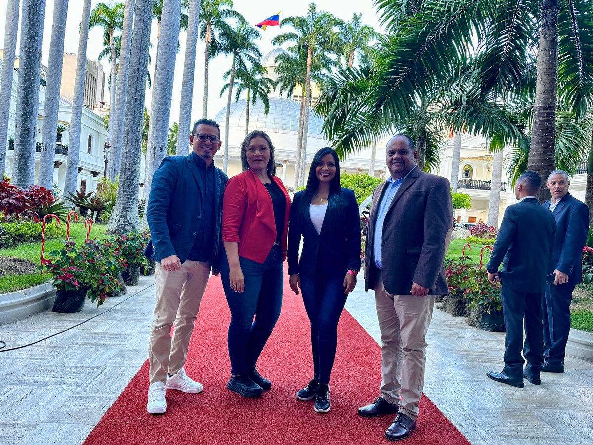 Ginkellys16's tweet photo. 📆#04Ene Desde el Hemiciclo del Palacio Federal Legislativo, Las Diputadas y Diputados del Bloque de la Patria iniciamos este nuevo año #2024 con una Jornada de trabajo junto a nuestro Presidente Constitucional Nicolás Maduro Moro @NicolasMaduro
#PuebloEstableYEnPaz https://t.co/xebO2pIvra