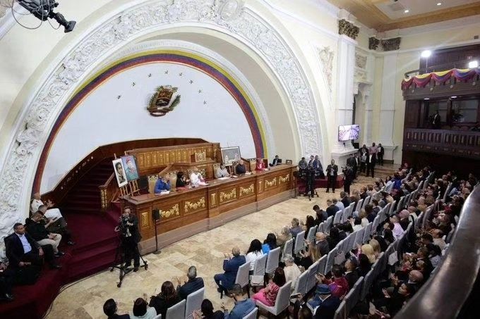 Iniciando este nuevo y productivo año 2024, Diputad@s del Bloque Parlamentario de la Patria, sostuvimos importante reunión encabezada por el Pdte <a href="/NicolasMaduro/">Nicolás Maduro</a>, como parte de la Instalación del Período Legislativo 2024-2025 de la Asamblea Nacional.

#PuebloEstableYEnPaz