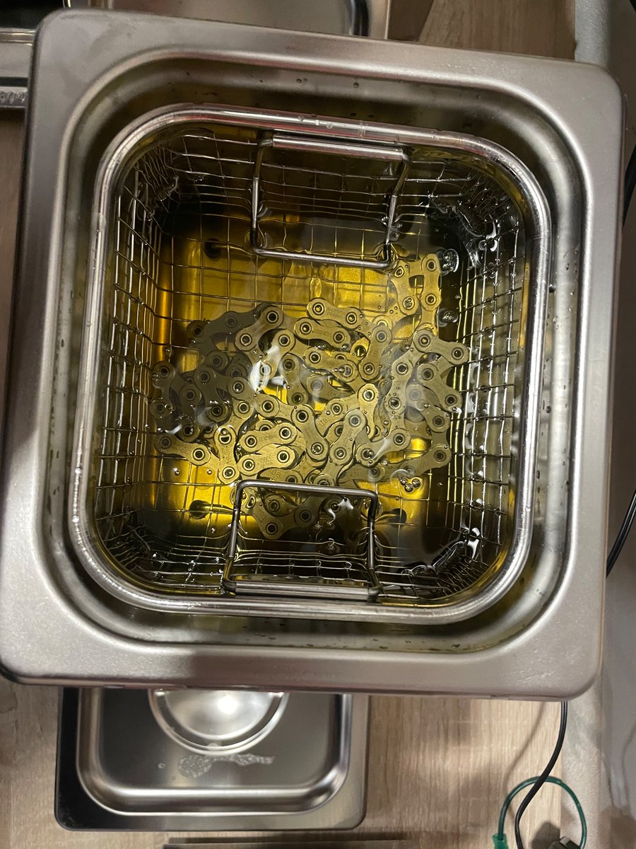 kazuhito_okuda's tweet photo. muc-off ULTRASONIC
LUDICROUS AF 施工
乗った段階で別次元の軽さ✨
感動です🥹
1600キロ持つみたいなので
コストパフォーマンス的にも
文句なしです!
これからも使うのが楽しみです😌
#mucoff #マックオフ
#ダイアテック #diatech
#teamhsj #jamcycle https://t.co/w1sBINEDDh