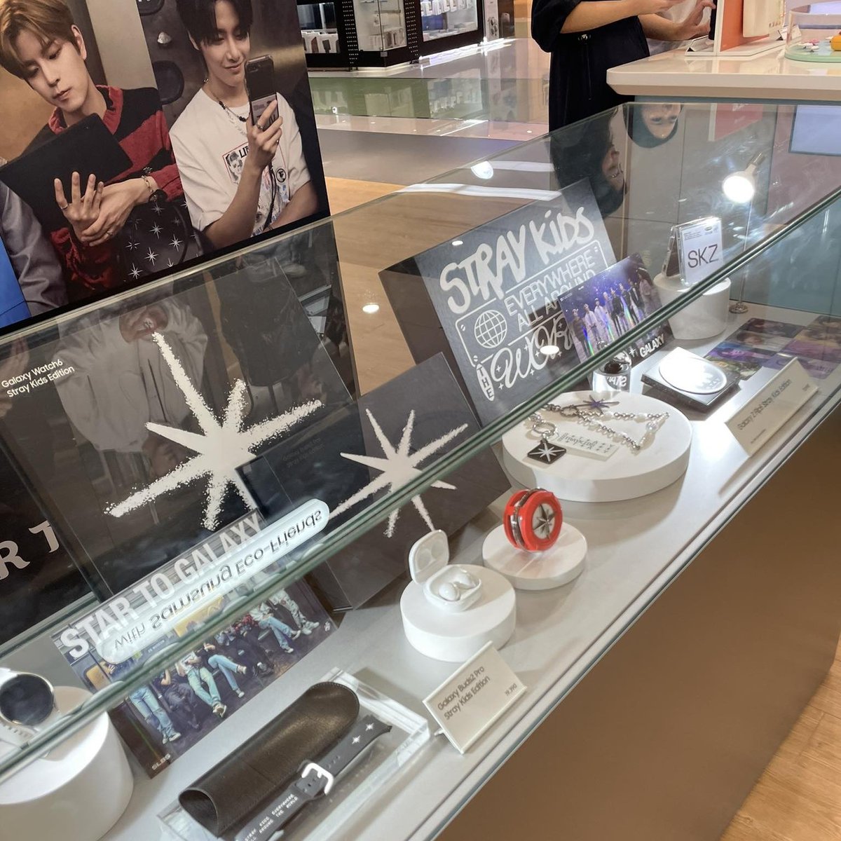 unknown_kart's tweet photo. STRAYKIDS SLBS PH ๐
Random pull ng bb! ChangLix โจ
Thank you @binniesmoobs
#SLBS #straykids
#STARTOGALAXY
#SLBSSTUDIO #SLBSPOPUP
#FELIX #CHANGBIN https://t.co/rBFP9p7rVP