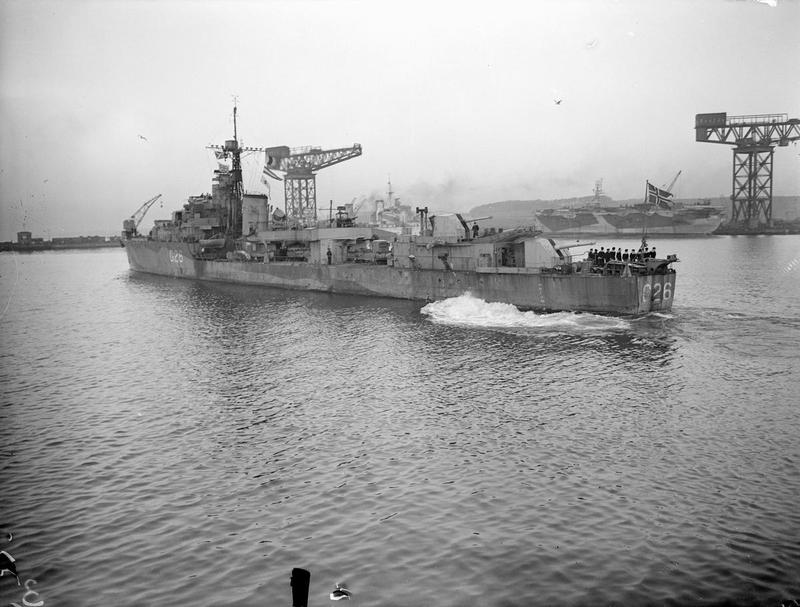 Norwegian destroyer HNoMS Stord at Rosyth, Scotland, United Kingdom, 4 January 1944 after the Battle of the North Cape. Note churning water from Stord’s reversed port screw.

#warships #navy #wwii