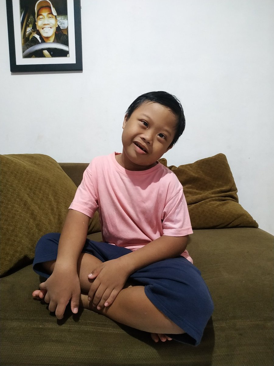 andriekaryadi's tweet photo. Badannya enak dikit, langsung gerilya di tanah merah. Bersimbah ingus, ompol, tanah..
Setelah bujuk rayu, akhirnya mau mandi.
Ntah berapa lama bertahan yaa 🤪🤣
#livingwithkids #worthforme ❤️ https://t.co/aBCBelzKEw