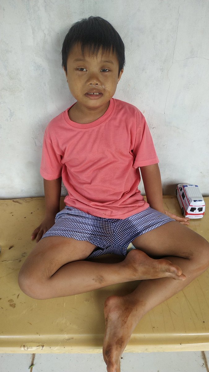 andriekaryadi's tweet photo. Badannya enak dikit, langsung gerilya di tanah merah. Bersimbah ingus, ompol, tanah..
Setelah bujuk rayu, akhirnya mau mandi.
Ntah berapa lama bertahan yaa 🤪🤣
#livingwithkids #worthforme ❤️ https://t.co/aBCBelzKEw