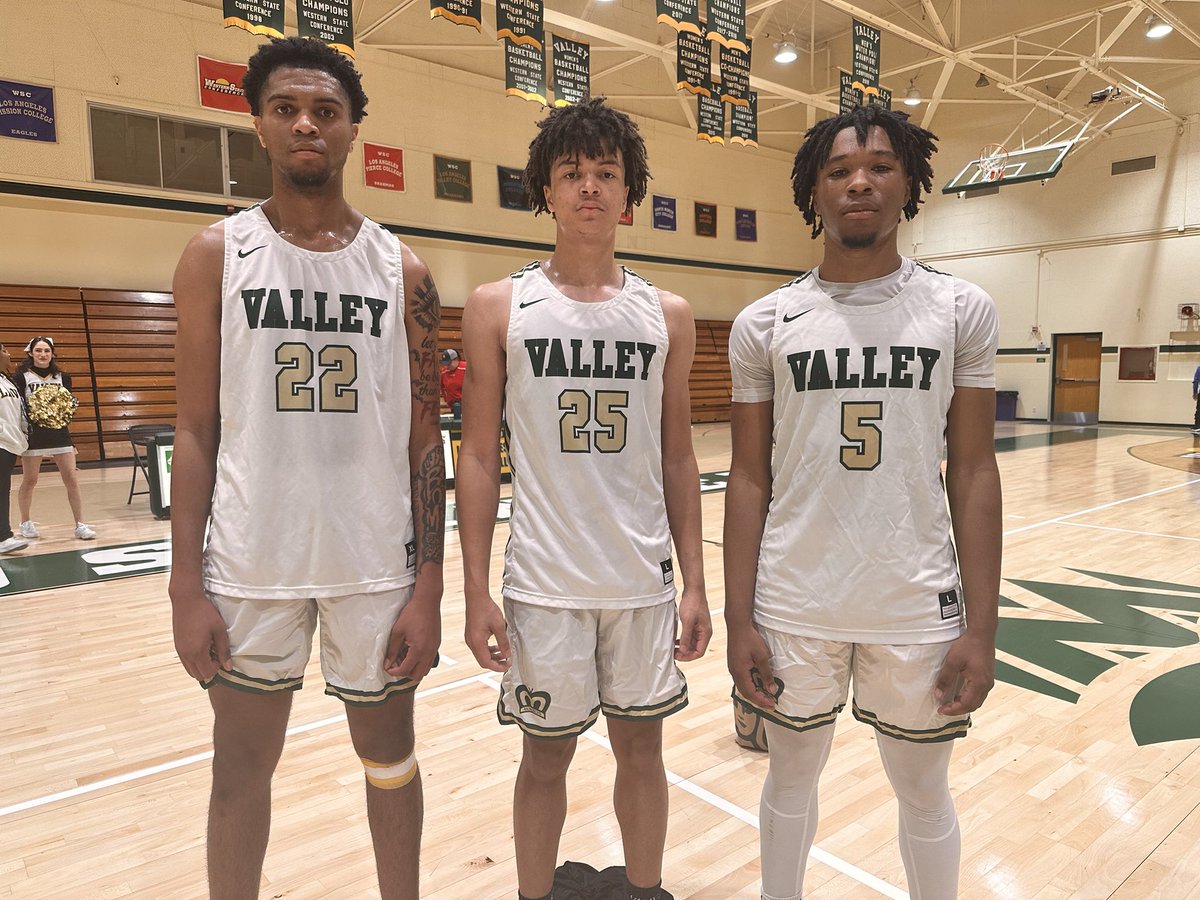 LAVCAthletics's tweet photo. Men’s Basketball storms back from a 14 point deficit at the half to beat Oxnard 87-83! 

3 Monarchs scored over 20 points tonight :

Kory Blunt (25) led with 24 points
Yah Humphrey (5) had 23 &amp;
Zyaun Lee (22) had 22 🏀

Great W Monarchs!
🏀🏀 #LAVCAthletics https://t.co/s0eoxsvMR8