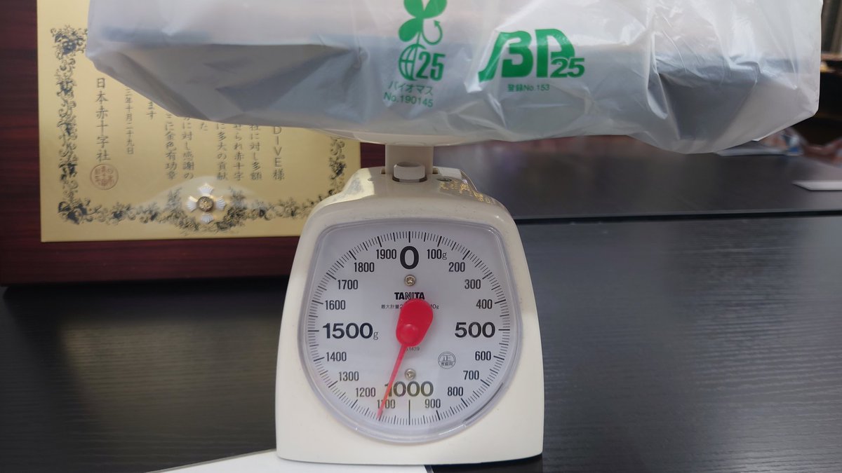 bdr7dfv77's tweet image. お昼〜😉👍‼️
2024年、1キロ弁当🍱食べ初め〜😆👍‼️
今年も月一企画で、食べていくよ〜🤣👍‼️
キッチンDIVEの1キロ弁当🍱😁👍‼️
今回は御徒町店で、角煮＆豚キムチ弁当🍱🤤👍‼️
ぷるぷるの角煮とちょいピリ辛な豚キムチ🤤👍‼️
うまうまや〜けどぐるじぃ〜完食〜🤣😁👍‼️。
#キッチンDIVE
#1キロ弁当