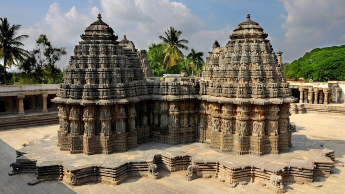 The mighty Hoysala empire ruled the regions of Karnataka & Tamil Nadu between 10th to 14th centuries AD. Belur was their capital city which was later moved to Halebidu. Sala was the founder of the dynasty.
There is an interesting story associated with 

1/7