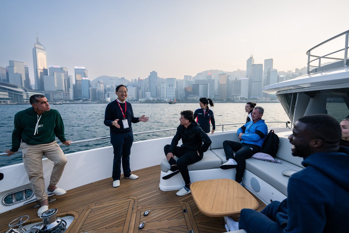ATP players kicked off the new year in style with a private cruise around the stunning Hong Kong Harbour! Adam Pavlasek , Francis Tiafoe, Jan Choinski and Francisco Cerundolo enjoyed a day of relaxation and breathtaking views on the water. @discoverhk