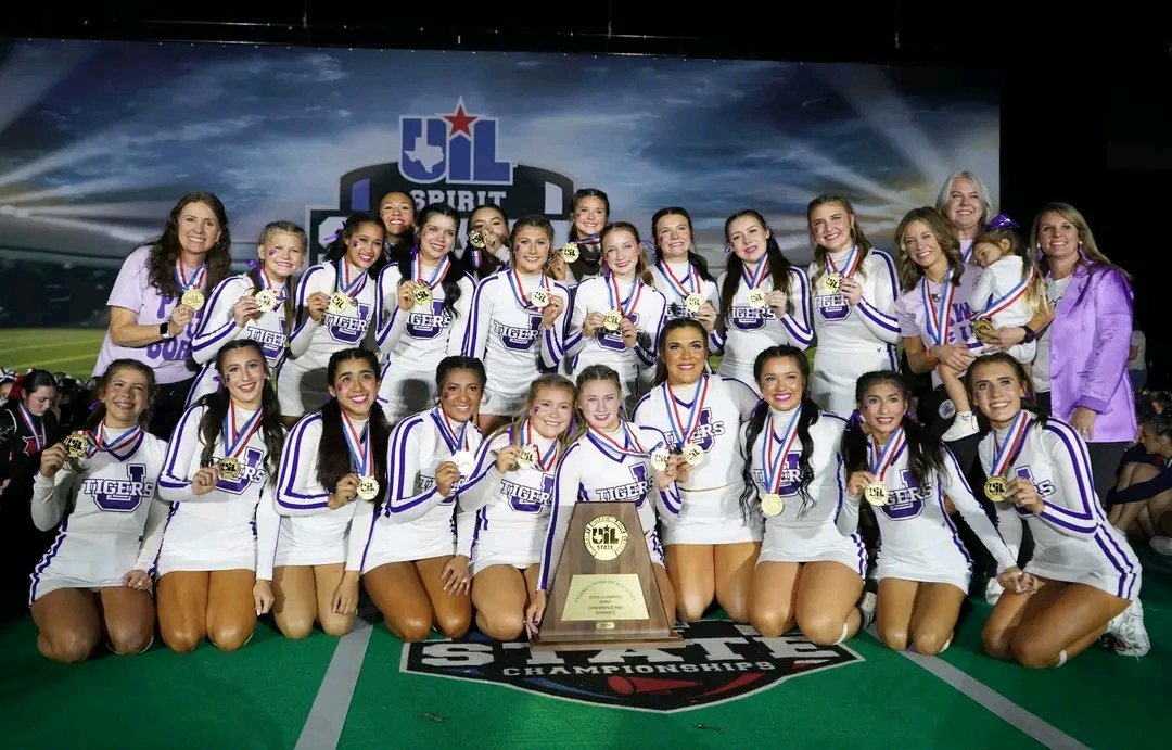 THREE-PEAT! Jacksboro wins its third-straight and fourth-overall #UILState Spirit Championship. The Tigers are your Conference 3A-D2 winners.

🥇 Jacksboro
🥈 Kirbyville
🥉 Vanderbilt Industrial

Full Results ➡️ bit.ly/UILSpiritResul…