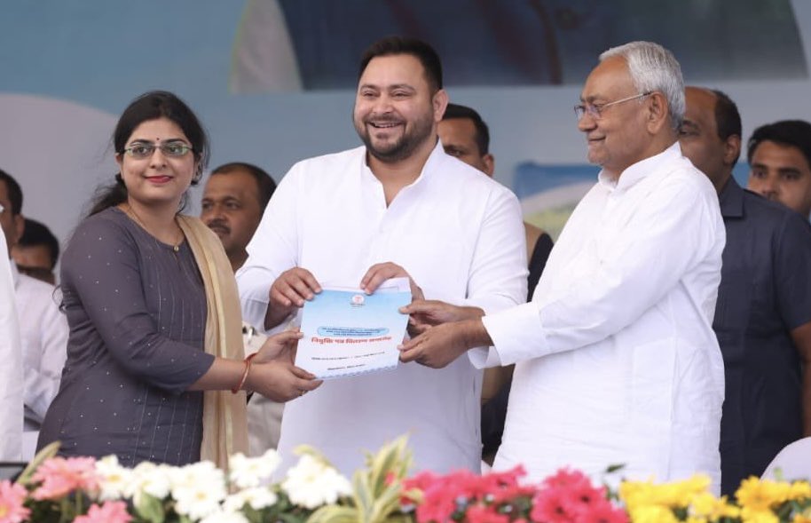 Tejashwi Yadav (@yadavtejashwi) on Twitter photo рдмрд┐рд╣рд╛рд░ рдореЗрдВ рд╢рд┐рдХреНрд╖рдХ рднрд░реНрддреА рдкрд░реАрдХреНрд╖рд╛ рдХреЗ рджреВрд╕рд░реЗ рдЪрд░рдг рдХреЗ рдЕрдВрддрд░реНрдЧрдд ЁЭЯП,ЁЭЯОЁЭЯО,ЁЭЯОЁЭЯОЁЭЯО рд╕реЗ рдЕрдзрд┐рдХ рдЪрдпрдирд┐рдд рд╢рд┐рдХреНрд╖рдХреЛрдВ рдХреЛ ЁЭЯПЁЭЯС рдЬрдирд╡рд░реА рдХреЛ рдирд┐рдпреБрдХреНрддрд┐ рдкрддреНрд░ рджрд┐рдП рдЬрд╛рдПрдВрдЧреЗред
рд╡рд┐рдЧрдд 2 рдирд╡рдВрдмрд░ рдХреЛ ЁЭЯП,ЁЭЯРЁЭЯО,ЁЭЯСЁЭЯСЁЭЯФ рдирд╡ рдирд┐рдпреБрдХреНрдд рд╢рд┐рдХреНрд╖рдХреЛрдВ рдХреЛ рдкреВрд░реЗ #рдмрд┐рд╣рд╛рд░ рдореЗрдВ рдПрдХ рджрд┐рди рдореЗрдВ рдирд┐рдпреБрдХреНрддрд┐ рдкрддреНрд░ рджрд┐рдП рдЧрдП рдереЗред
рдирд╡рдВрдмрд░-23 рд╕реЗ рдЬрдирд╡рд░реА 2024 рддрдХ рдпрд╛рдирд┐ рдХреЗрд╡рд▓ рдмрд┐рд╣рд╛рд░ рдореЗрдВ рд╢рд┐рдХреНрд╖рдХ рднрд░реНрддреА рдкрд░реАрдХреНрд╖рд╛ рдХреЗ рджреВрд╕рд░реЗ рдЪрд░рдг рдХреЗ рдЕрдВрддрд░реНрдЧрдд ЁЭЯП,ЁЭЯОЁЭЯО,ЁЭЯОЁЭЯОЁЭЯО рд╕реЗ рдЕрдзрд┐рдХ рдЪрдпрдирд┐рдд рд╢рд┐рдХреНрд╖рдХреЛрдВ рдХреЛ ЁЭЯПЁЭЯС рдЬрдирд╡рд░реА рдХреЛ рдирд┐рдпреБрдХреНрддрд┐ рдкрддреНрд░ рджрд┐рдП рдЬрд╛рдПрдВрдЧреЗред
рд╡рд┐рдЧрдд 2 рдирд╡рдВрдмрд░ рдХреЛ ЁЭЯП,ЁЭЯРЁЭЯО,ЁЭЯСЁЭЯСЁЭЯФ рдирд╡ рдирд┐рдпреБрдХреНрдд рд╢рд┐рдХреНрд╖рдХреЛрдВ рдХреЛ рдкреВрд░реЗ #рдмрд┐рд╣рд╛рд░ рдореЗрдВ рдПрдХ рджрд┐рди рдореЗрдВ рдирд┐рдпреБрдХреНрддрд┐ рдкрддреНрд░ рджрд┐рдП рдЧрдП рдереЗред
рдирд╡рдВрдмрд░-23 рд╕реЗ рдЬрдирд╡рд░реА 2024 рддрдХ рдпрд╛рдирд┐ рдХреЗрд╡рд▓