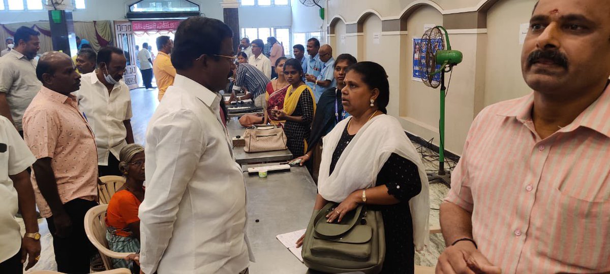 iambkmurthy's tweet photo. “மக்களுடன் முதல்வர்”
அம்பத்தூர் 7 வது மண்டலம்
EJP மஹாலில் வார்டு 79, 80

மாண்புமிகு தமிழ்நாடு முதலமைச்சர் அவர்களின் ஆணைக்கிணங்க...

சென்னை கிழக்கு மாவட்ட செயலாளர் மாண்புமிகு இந்து சமய அறநிலையத்துறை மற்றும் சென்னை பெருநகர வளர்ச்சி குழுமம் அமைச்சர் பாசமிகு அண்ணன் https://t.co/lUuiNo83I3