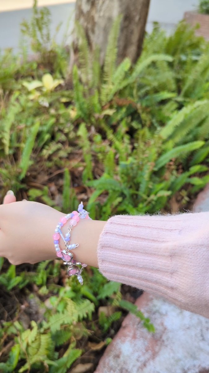 nink_shop's tweet photo. รีวิวกำไลน่ารักๆคับ เซตนี้ได้2เส้นราคา 59฿ 
เป็นกำไลยืด1 เเละ กำไลเหล็กปรับขนาด1
ราคาส่ง30฿ หรือนัดรับได้ที่รร.ยุพราชเชียงใหม่ใจกลางเมือง
#กำไล #handmade #กำไลข้อมือ #กำไลลูกปัด #กำไลข้อมือลูกปัด #งานฝีมือ #ลูกปัด #สร้อยข้อมือ https://t.co/TWMc5fDHYj