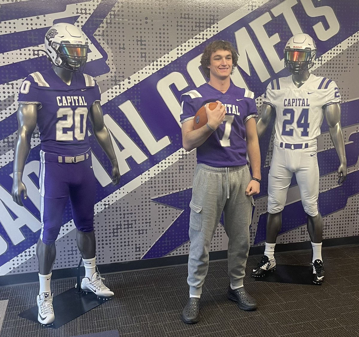 Thanks for the great visit and convos <a href="/CapitalU_FB/">Capital University Football</a> 
@CoachWallaceFB <a href="/CoachFoos/">Brian Foos</a> <a href="/KnockDL/">DL Knock</a> <a href="/CoachBenBurns/">Ben Burns</a> <a href="/AdamParsons1996/">AdamParsons</a> 

#BLESSED