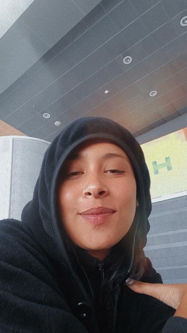 Lo que ahora hace contigo, lo hizo conmigo no te sientas especial, porque fui yo, el que se tuvo que