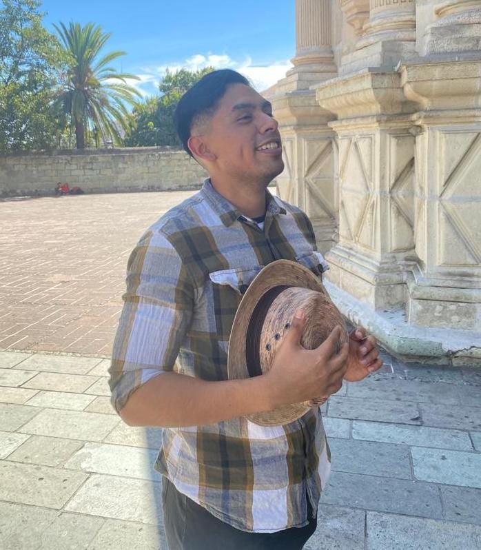 RedHouseFrat's tweet photo. Adrián Arellanes #RedHouseOaxaca Perfil: Socialite https://t.co/1h25NKP1Ca