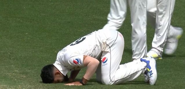 Sajdah is the best way to thank Allah Almighty ❤️
 #PAKvsAUS | #AUSvsPAK