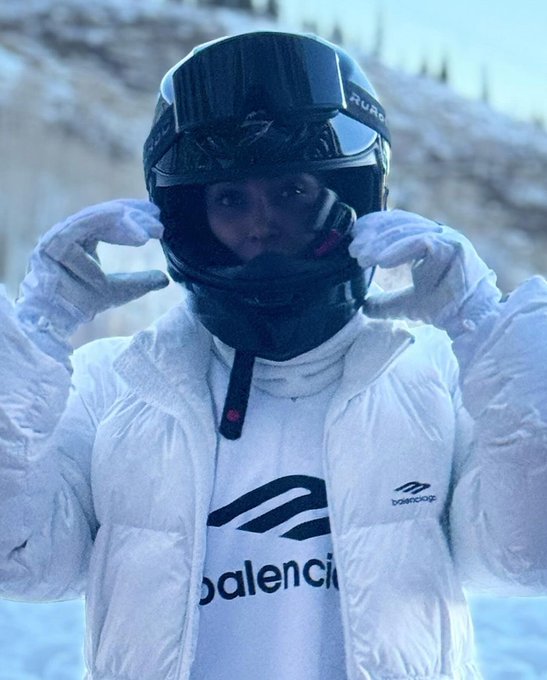 Watch Kim Kardashian's leaked NSFW photo on TwXstars