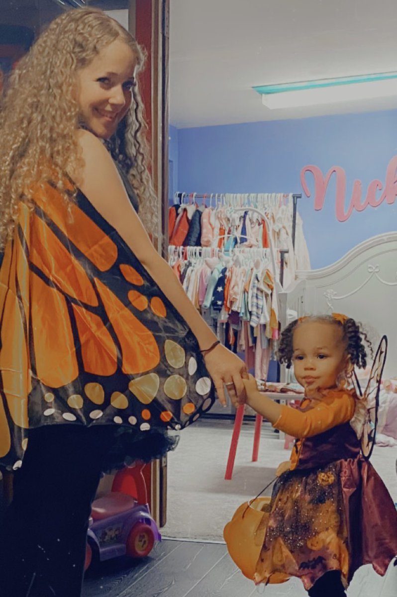 MissMonica44's tweet photo. Our 2023 was magical...💫 Looking forward to what this year brings! 🧡 https://t.co/8yoGTaYrEm